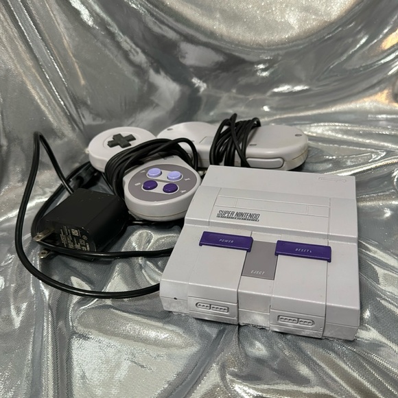 SNES Super Nintendo Entertainment System Classic Edition Mini Console - Picture 1 of 8